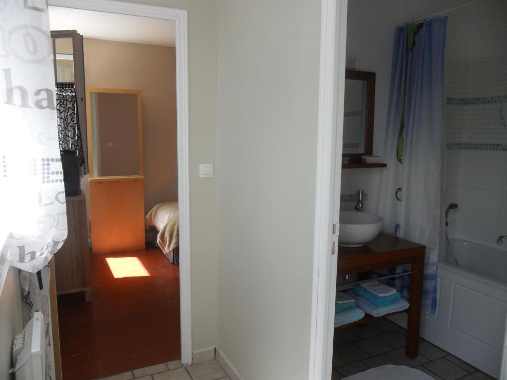 Hotel La Buissonniere Bannay  Rum bild