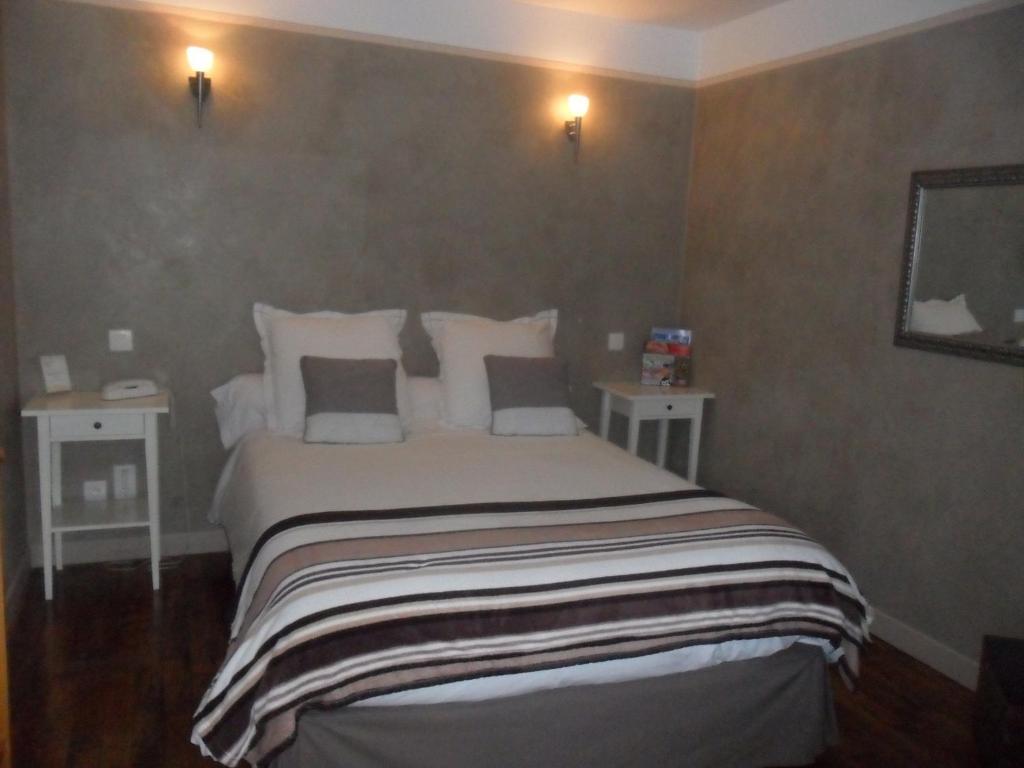 Hotel La Buissonniere Bannay  Rum bild