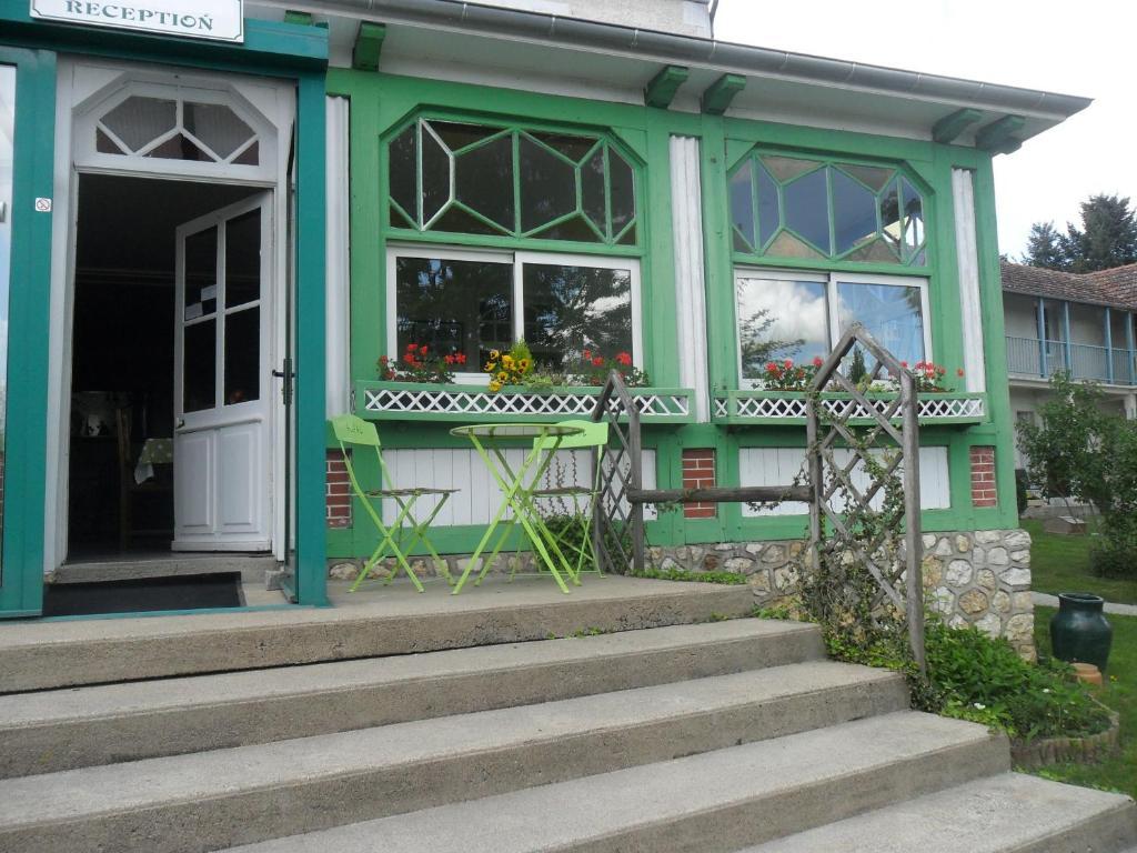 Hotel La Buissonniere Bannay  Exteriör bild